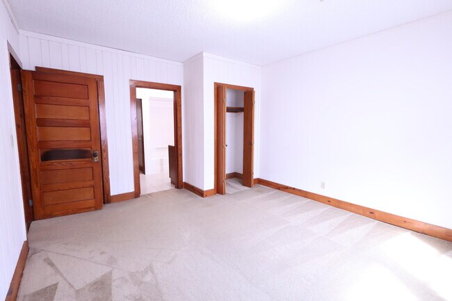 Building Photo - 321 Michael Cir