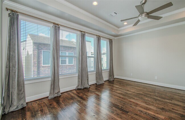 Building Photo - 5521 Larkin St