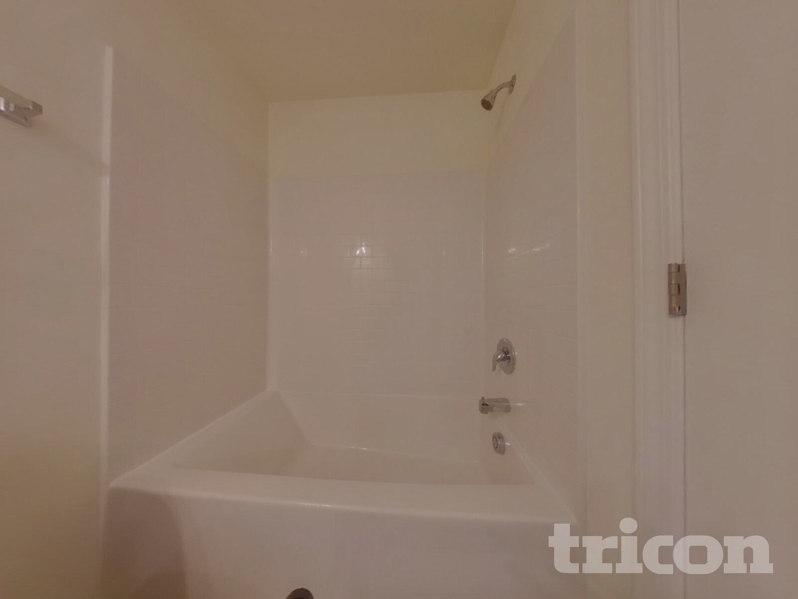 Building Photo - 1080 Crescent Moon Lp