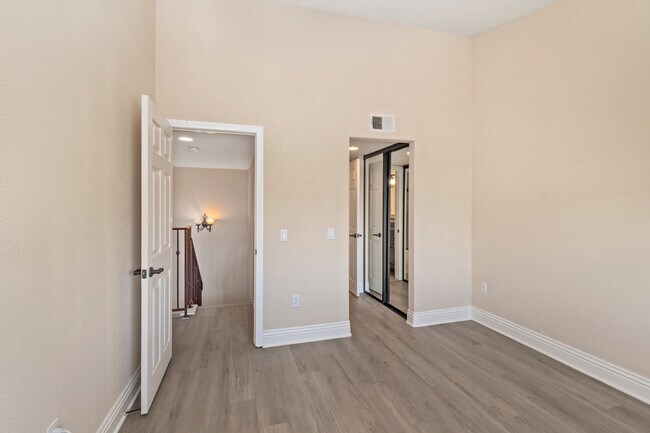 Building Photo - 3965 Nobel Dr