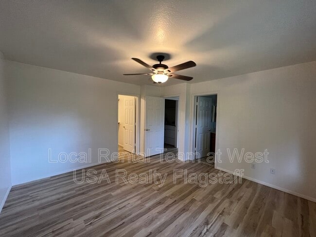 Building Photo - 6164 E Mountain Oaks Dr