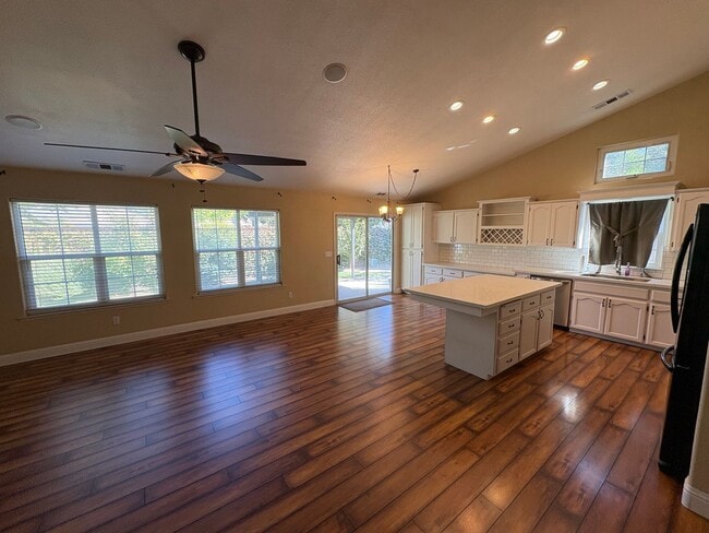 Building Photo - 3524 S Lincoln Ct