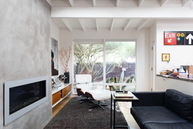 Building Photo - 2036 Walgrove Ave