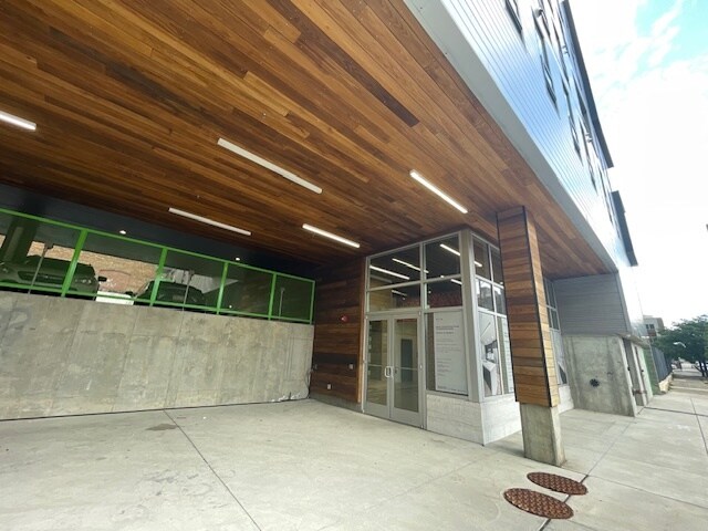 Building Photo - 1501 N 31st St