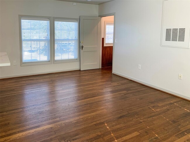 Building Photo - 1912 Sul Ross St