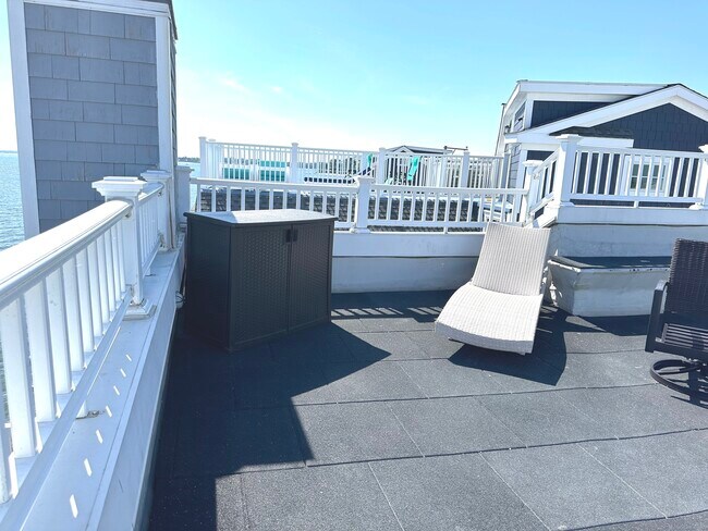 Building Photo - 2149 Fairfield Beach Rd