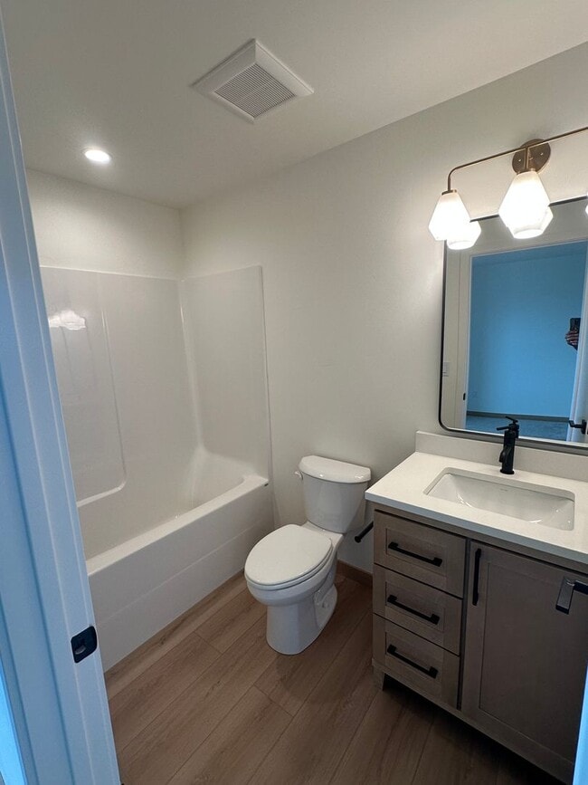 Building Photo - New 3 bed 3 bath w/garage for Rent - Kalispell Townhouse