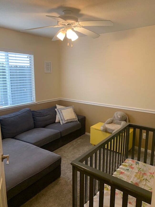 Building Photo - Available 8/1 - single level home in Lincoln