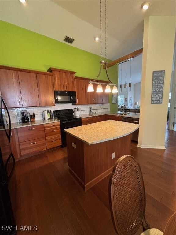 Building Photo - 2136 Tama Cir