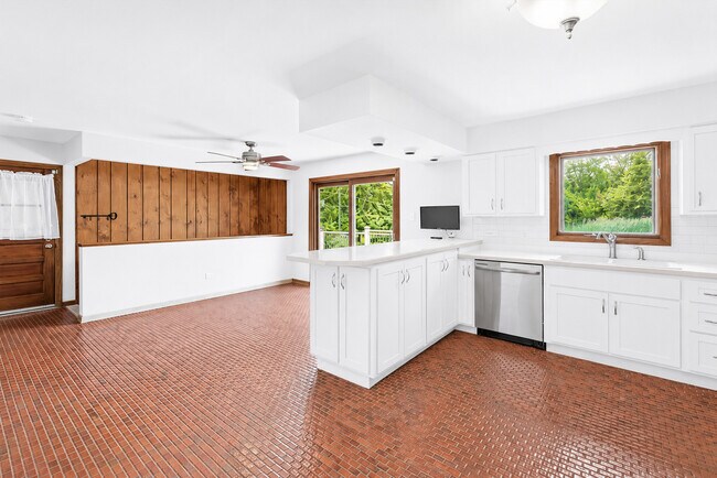 Building Photo - 11251 158th St