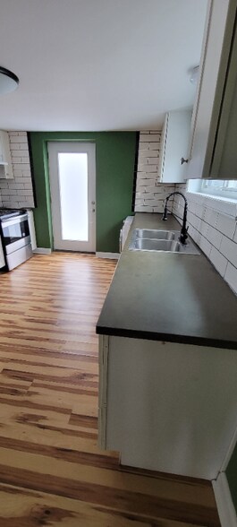 Building Photo - 513 Blue Eagle Ave