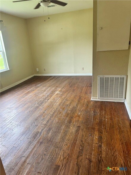 Building Photo - 1401 E Mimosa Ave
