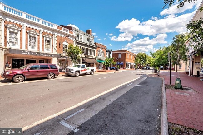 Building Photo - 1321 Royston St
