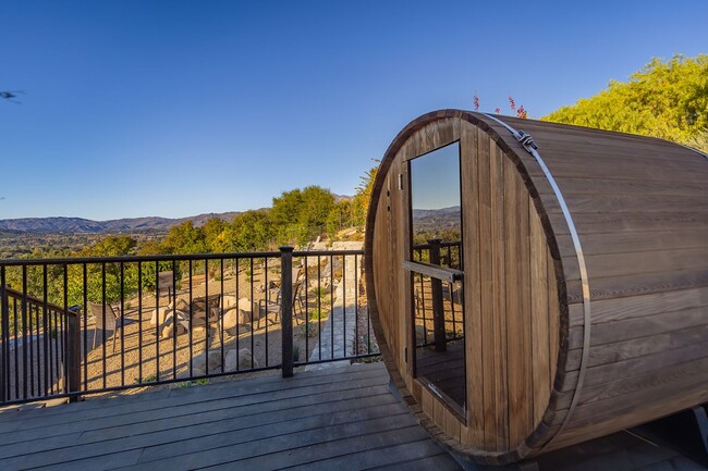 Building Photo - Amazing View Home