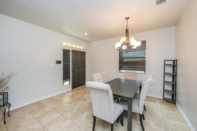 Building Photo - 9813 Sandhill Dr