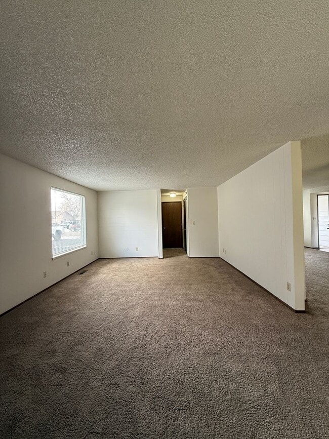 Building Photo - Spacious One Level 4 Bedroom, All New Kitchen Appliances, Landscaping Included!