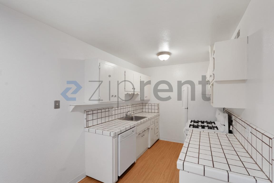 Building Photo - 4561 Ashcroft Ave