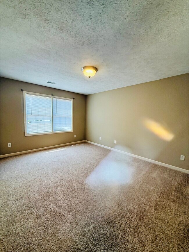 Building Photo - 1112 Ekstam Dr