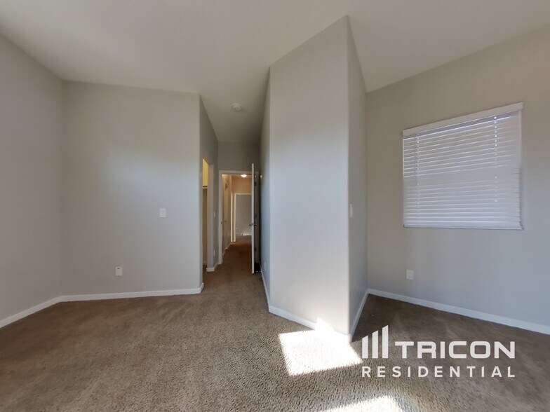 Building Photo - 10321 W Monterosa Ave