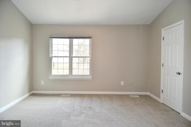 Building Photo - 53 Essex Square