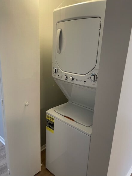 Building Photo - 2252 Abbeywood Dr