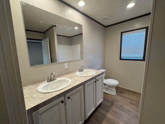 Building Photo - 114 Shady Grove Dr