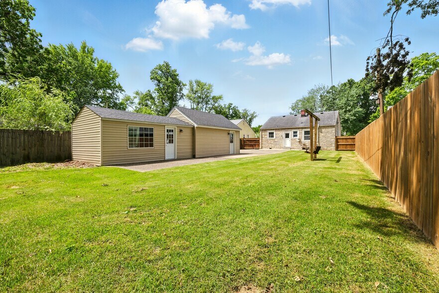 Building Photo - 421 Marquette Dr