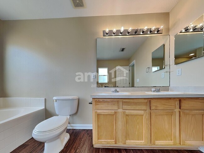 Building Photo - 1211 Spring Creek Ct