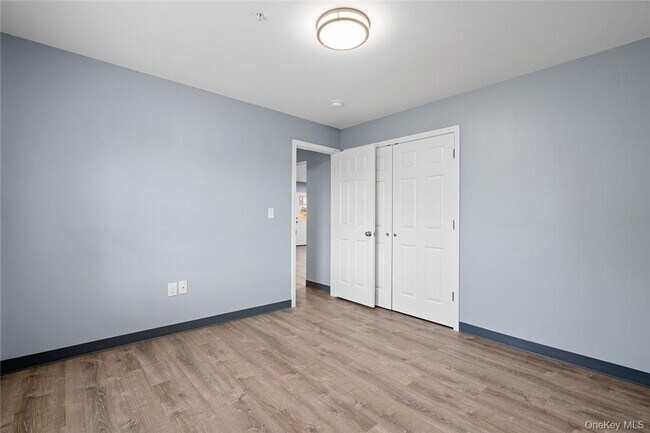 Building Photo - 20 Oak St