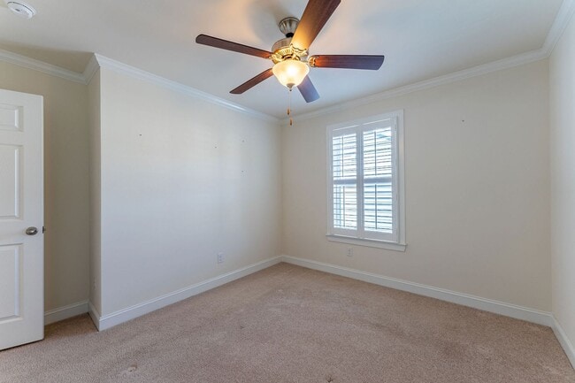 Building Photo - 3 Bedroom 2.5 Bath House in Boltons Landin...