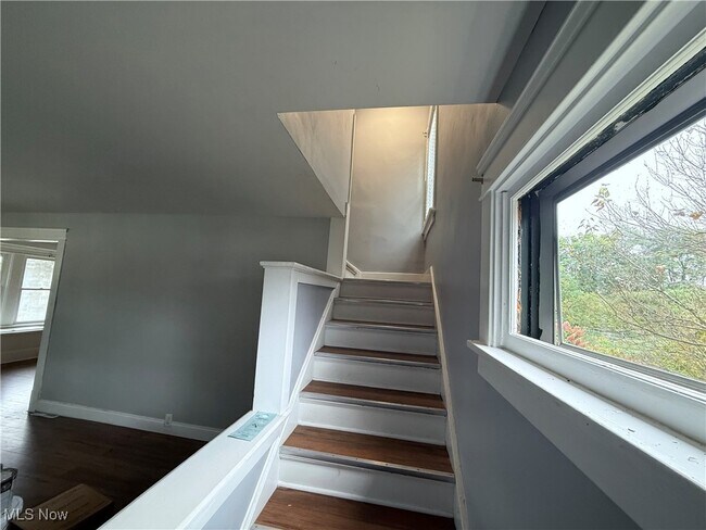 Building Photo - 33520 Bainbridge Rd