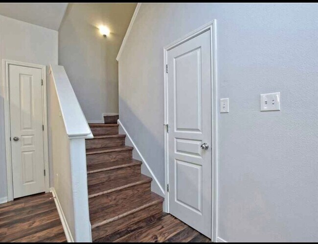 Building Photo - 3300 Forest Creek Dr