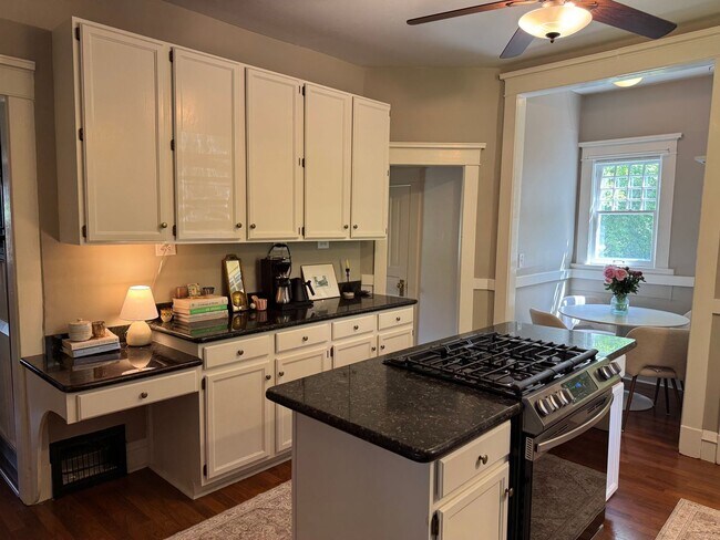 Building Photo - Beautiful Classic 4+ Bedroom 3,800 Sq. Ft....