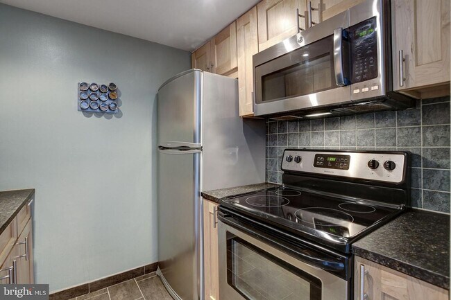Building Photo - Dupont Circle!!// Professionally Managed// 1 Bedroom 1 Bathroom Condo
