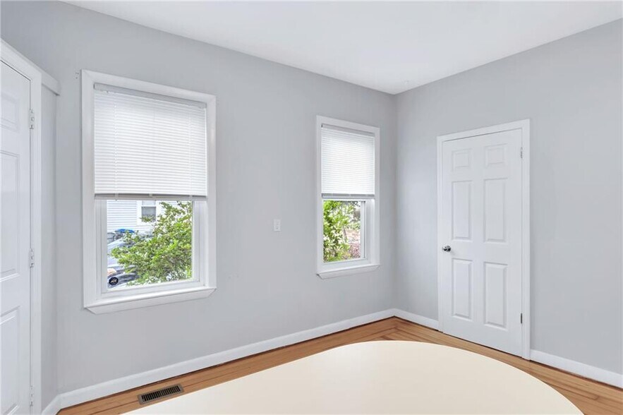 Building Photo - 72 Courtland St