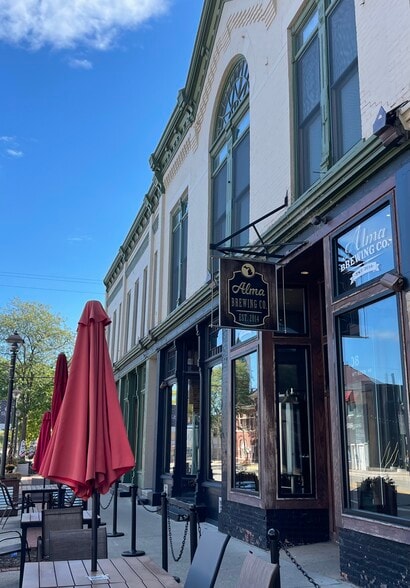 Building Photo - 502 Woodworth Ave