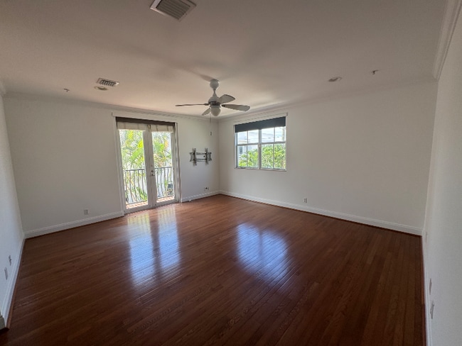 Building Photo - 2515 NE 18th St