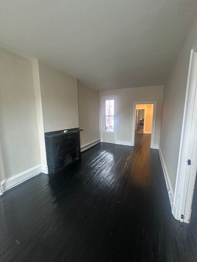 Building Photo - 409 Walnut St