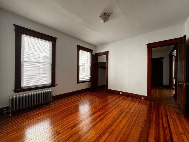 Building Photo - 126 Mansfield St
