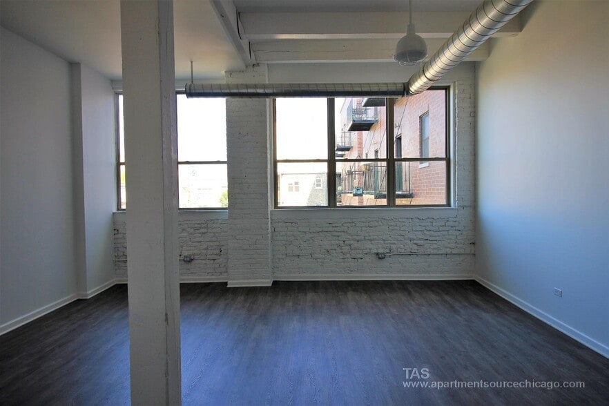 Building Photo - 932 W Dakin St