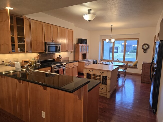 Building Photo - 3300 Graf St