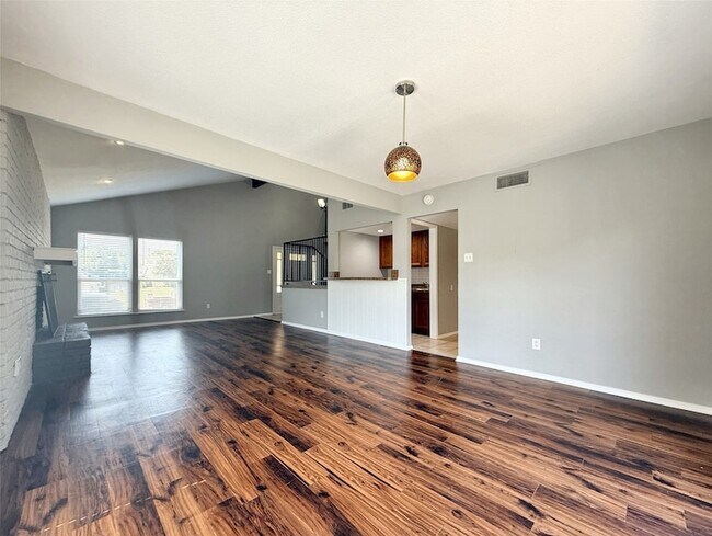 Building Photo - 405 Peninsula Dr