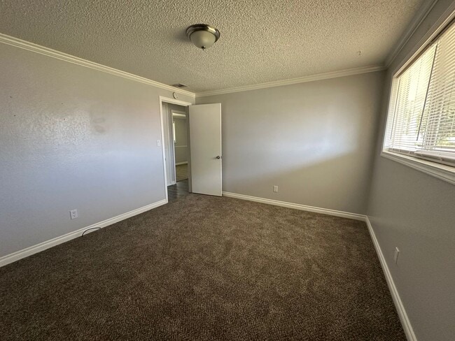 Building Photo - 5301 Bel Aire Dr