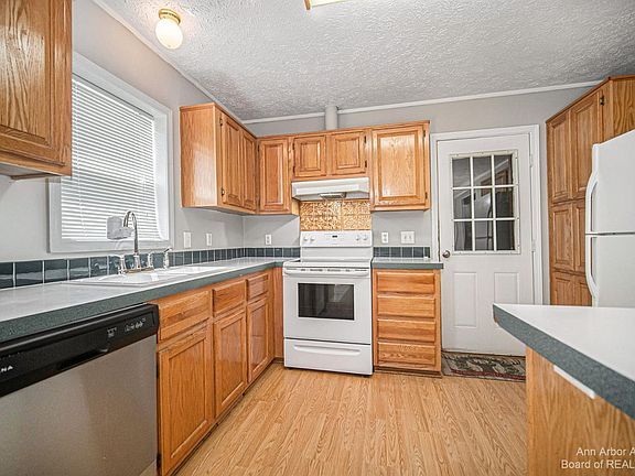 Building Photo - 3019 M-52