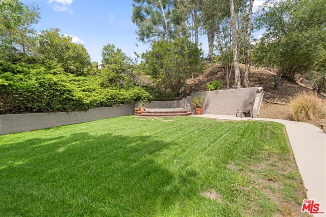 Building Photo - 2492 Banyan Dr