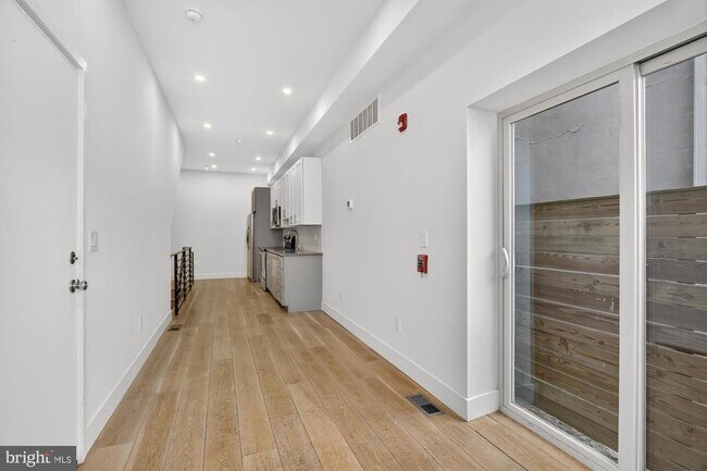 Building Photo - 1702 Point Breeze Ave