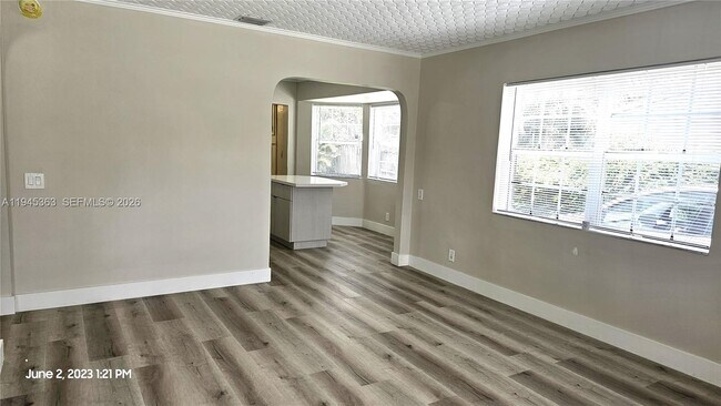 Building Photo - 626 S 28th Ave