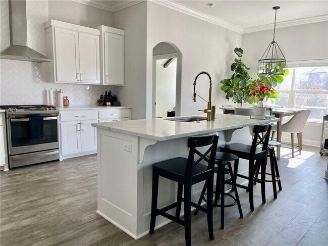 Building Photo - 2014 W Chandler Ave