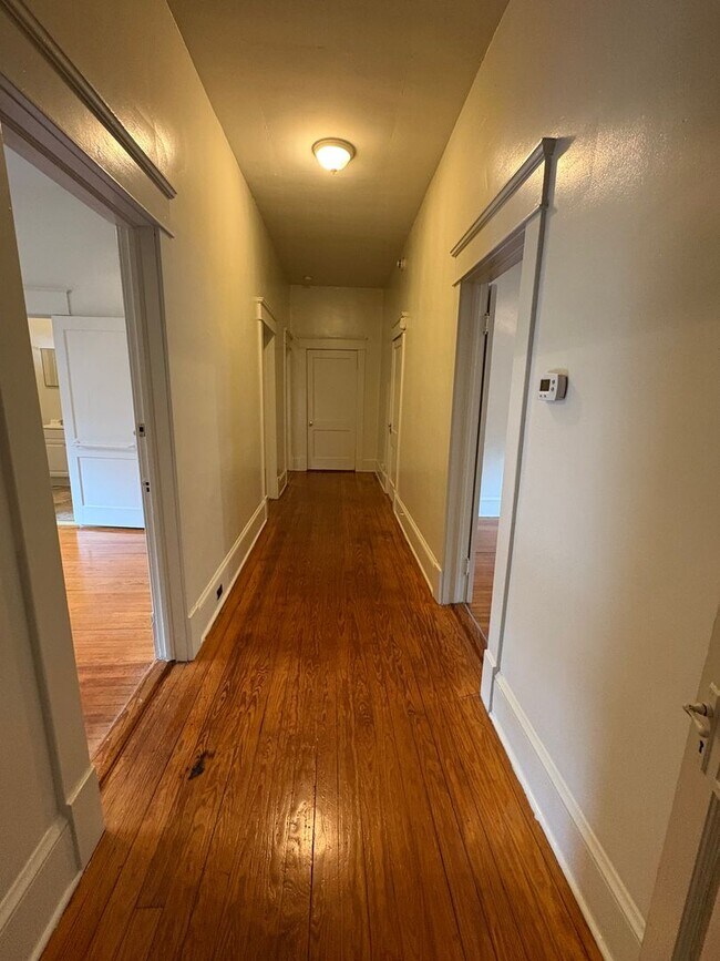 Building Photo - Spacious 3 Bedroom 2 Bath Trinity Park Hou...