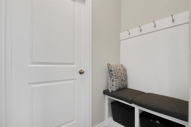 Building Photo - 104 Pin Cherry Pass